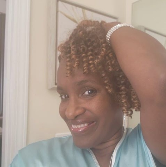 Meet your Posher, Cynthia - Picture 1 of 1